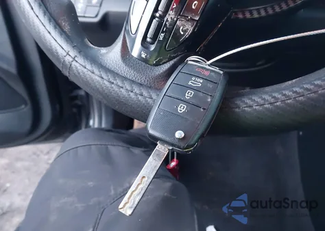 2019 Kia Rio S z USA, uszkodzony, nr VIN 3KPA24AB2KE181179